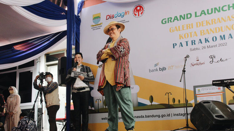 Para Kepala Dinas Jadi Model Dadakan (Humas_Raka)