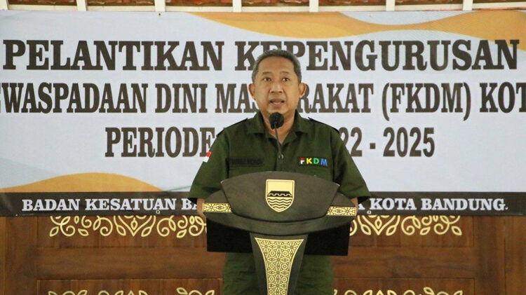 Wali Kota Bandung Yana Mulyana melantik Pengurus FKDM Kota Bandung.