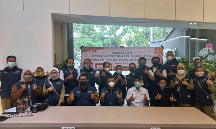 Pelatihan input laporan data hasil survey melalui Sistem Pemantauan aplikasi SIPANDA.