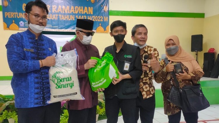 Sinergi Foundation berbagi dengan Penyandang Disabilitas.