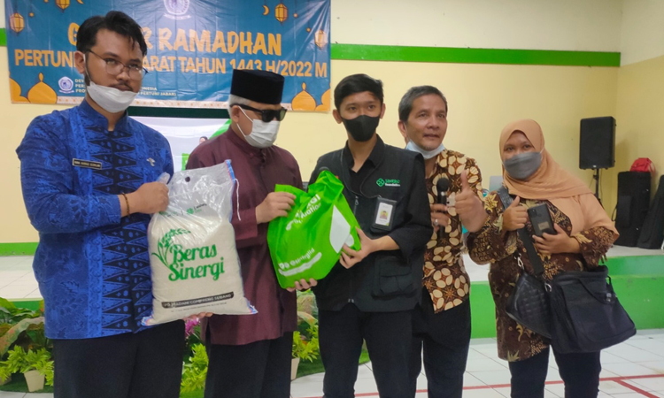 Sinergi Foundation berbagi dengan Penyandang Disabilitas.