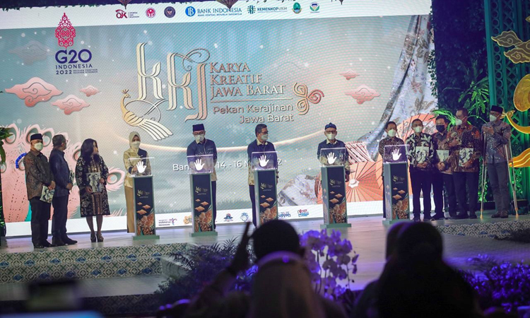 Karya Kreatif Jabar UMKM Ekonomi Hijau.
