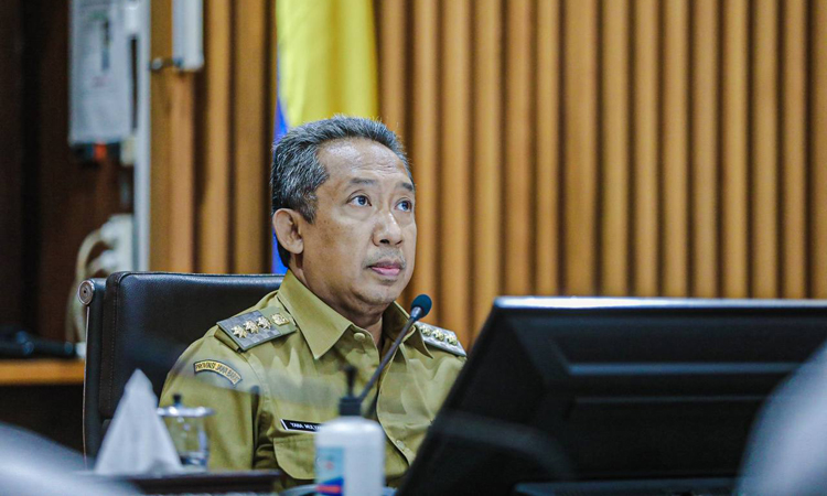Wali Kota Bandung Yana Mulyana akan meninjau ulang aturan Penyesuaian Tarif Pelayanan Air Minum dan Air Limbah.