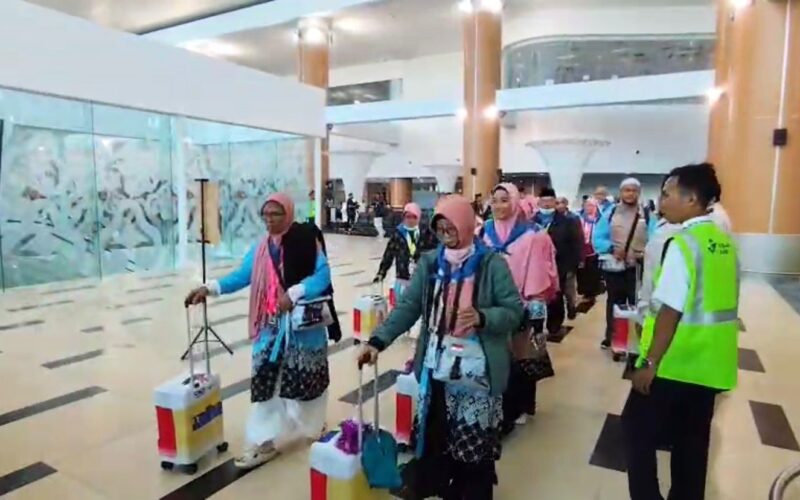 Jemaah Calon Haji Kloter Pertama BIJB